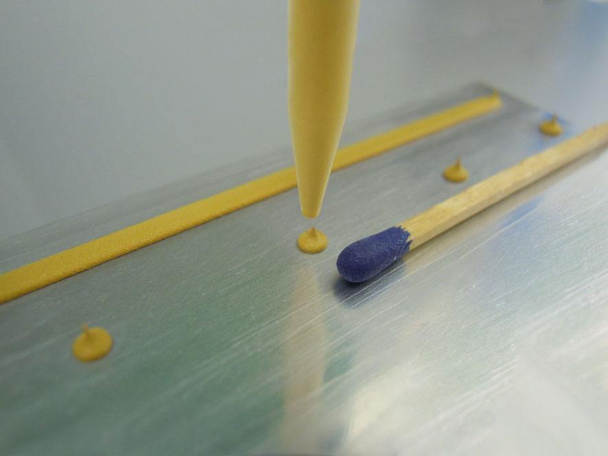 Wärmeleitpaste dosieren mit preeflow - Thermal Pastes dosed by preeflow